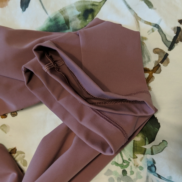 Lululemon crop tights - Picture 6 of 8